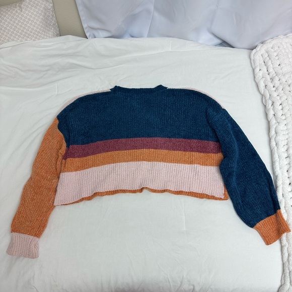 Forever 21 Sweater - Picture 4 of 8